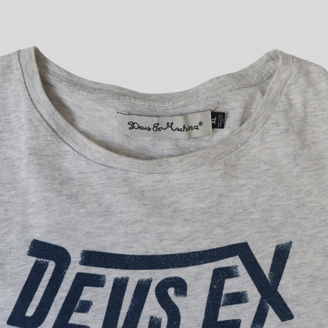 Camiseta Deus Ex Machina