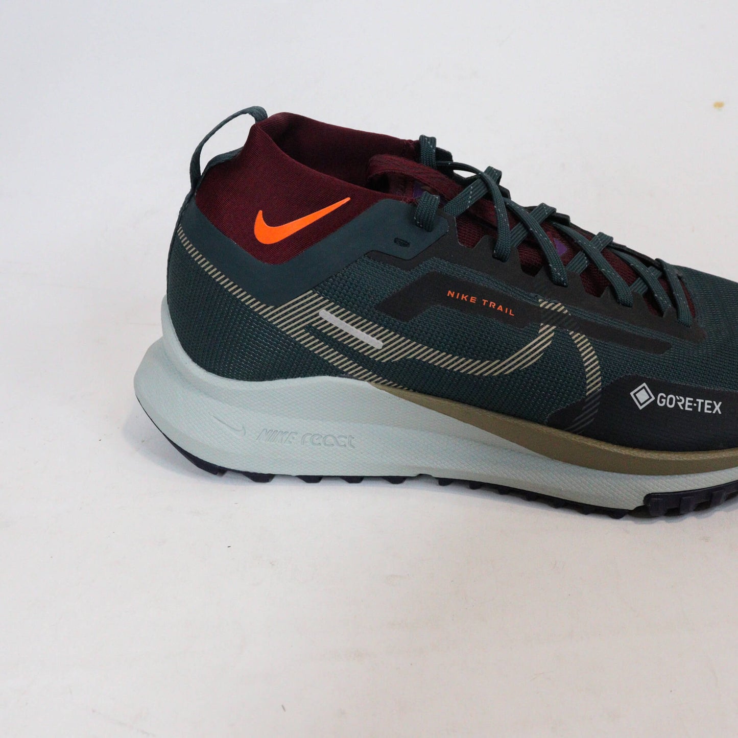 Tenis Nike React