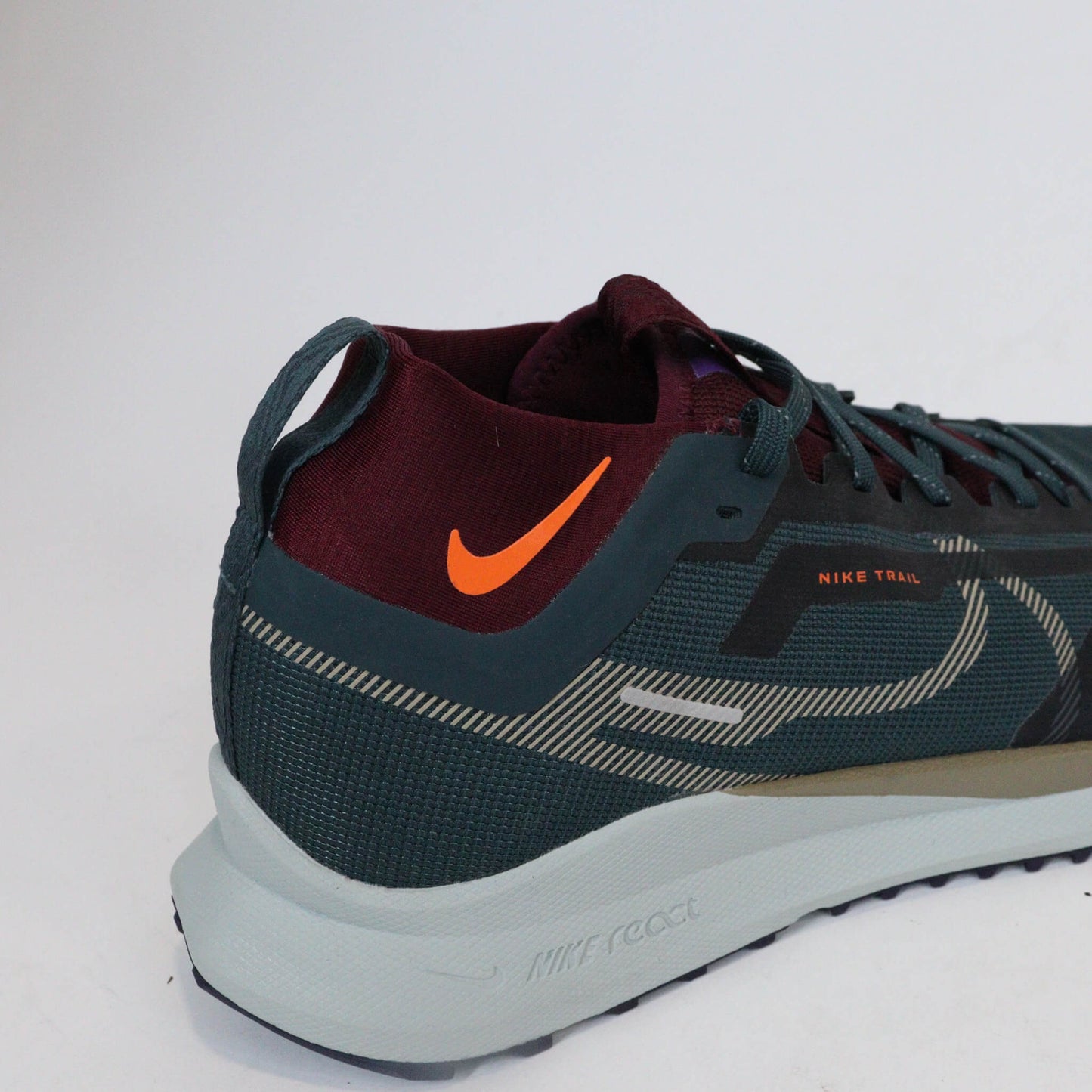 Tenis Nike React