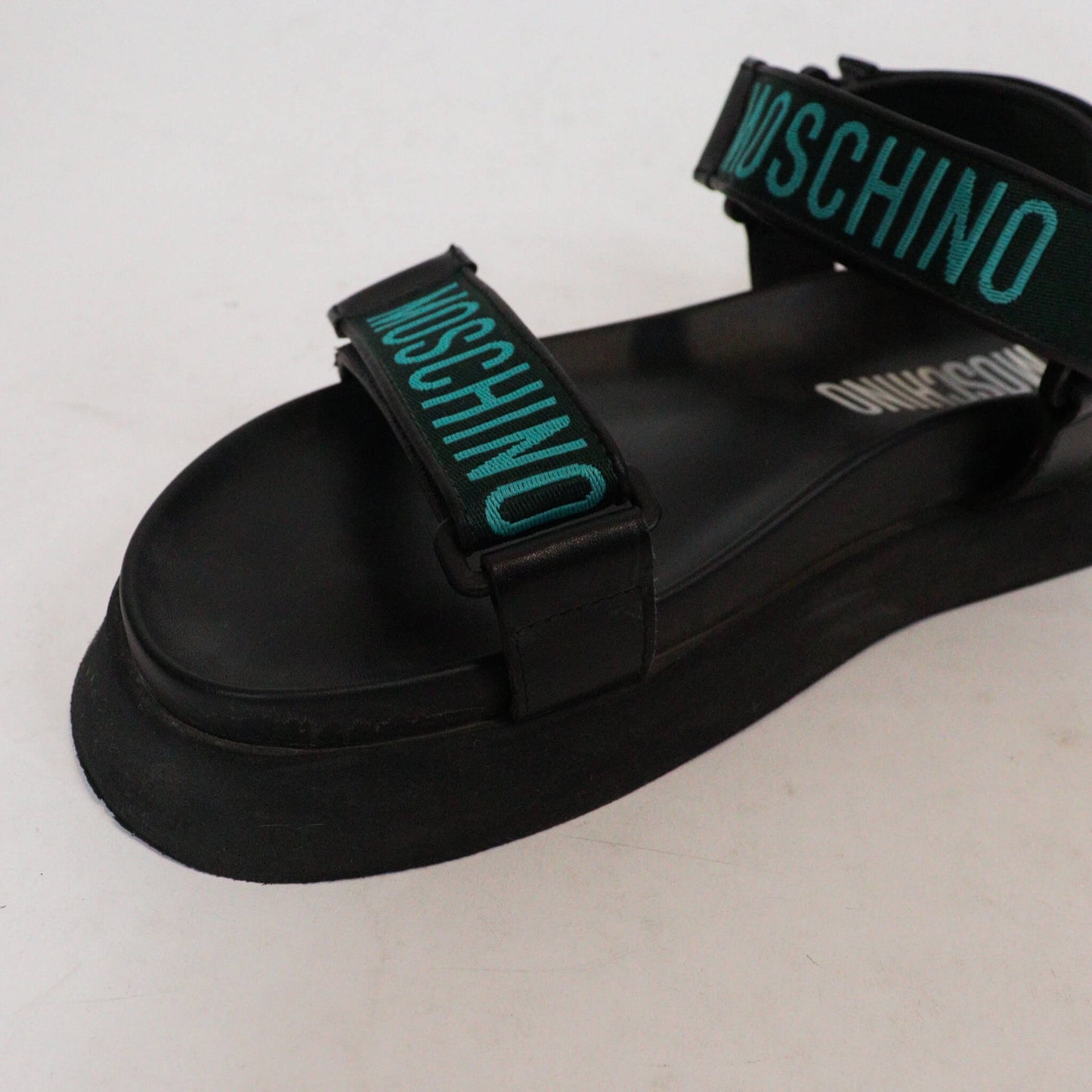 Sandalias Moschino