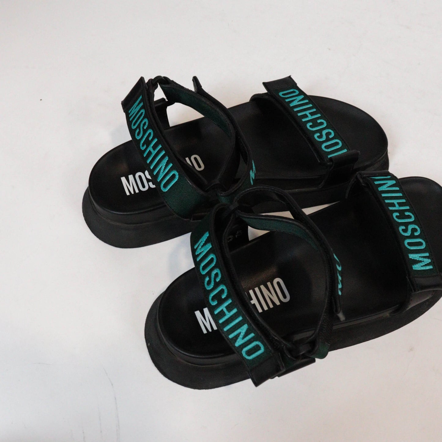 Sandalias Moschino