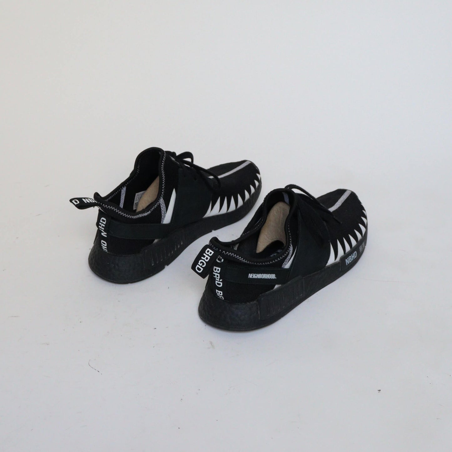 Tenis Adidas x Neighborhood