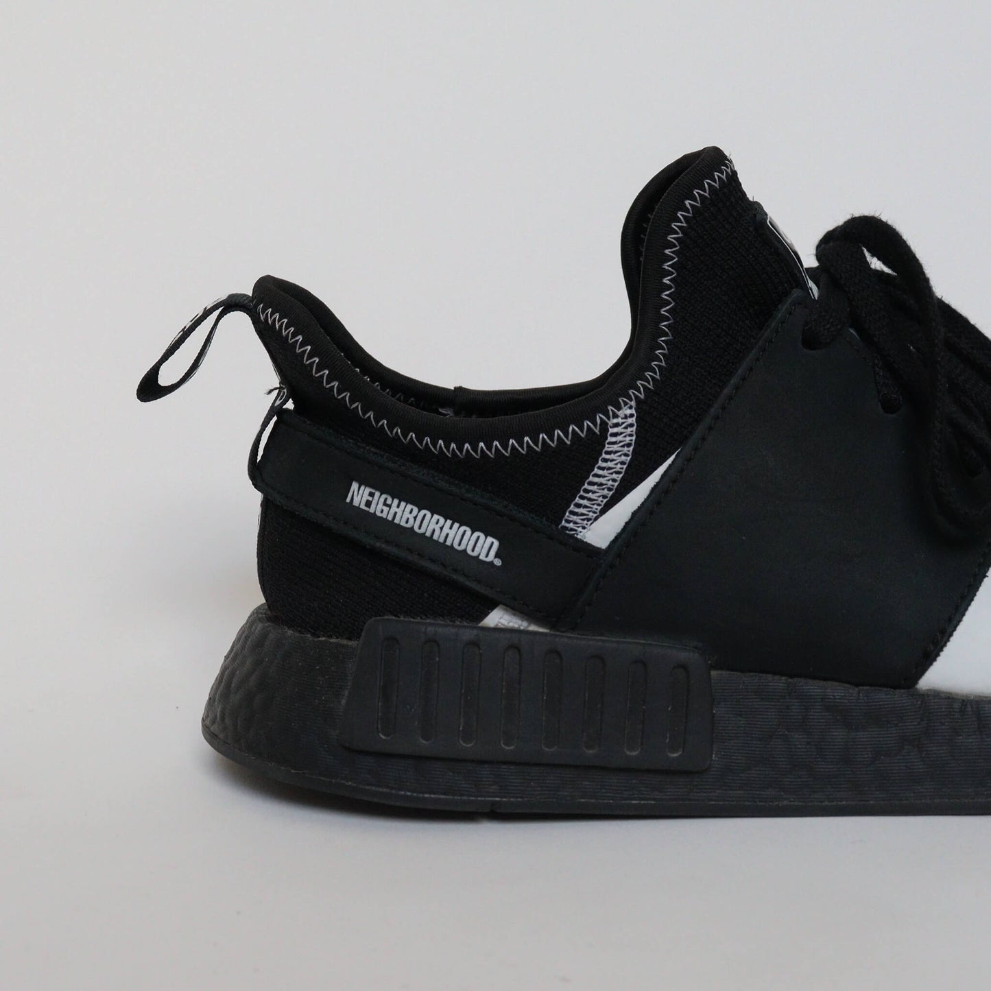 Tenis Adidas x Neighborhood