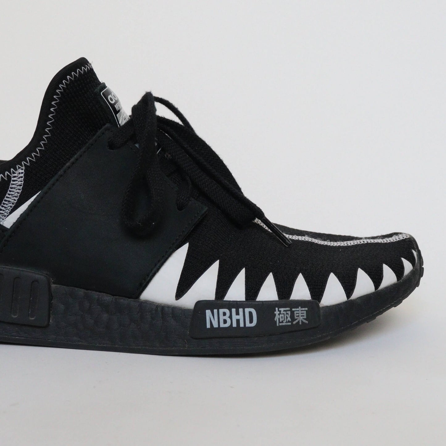 Tenis Adidas x Neighborhood
