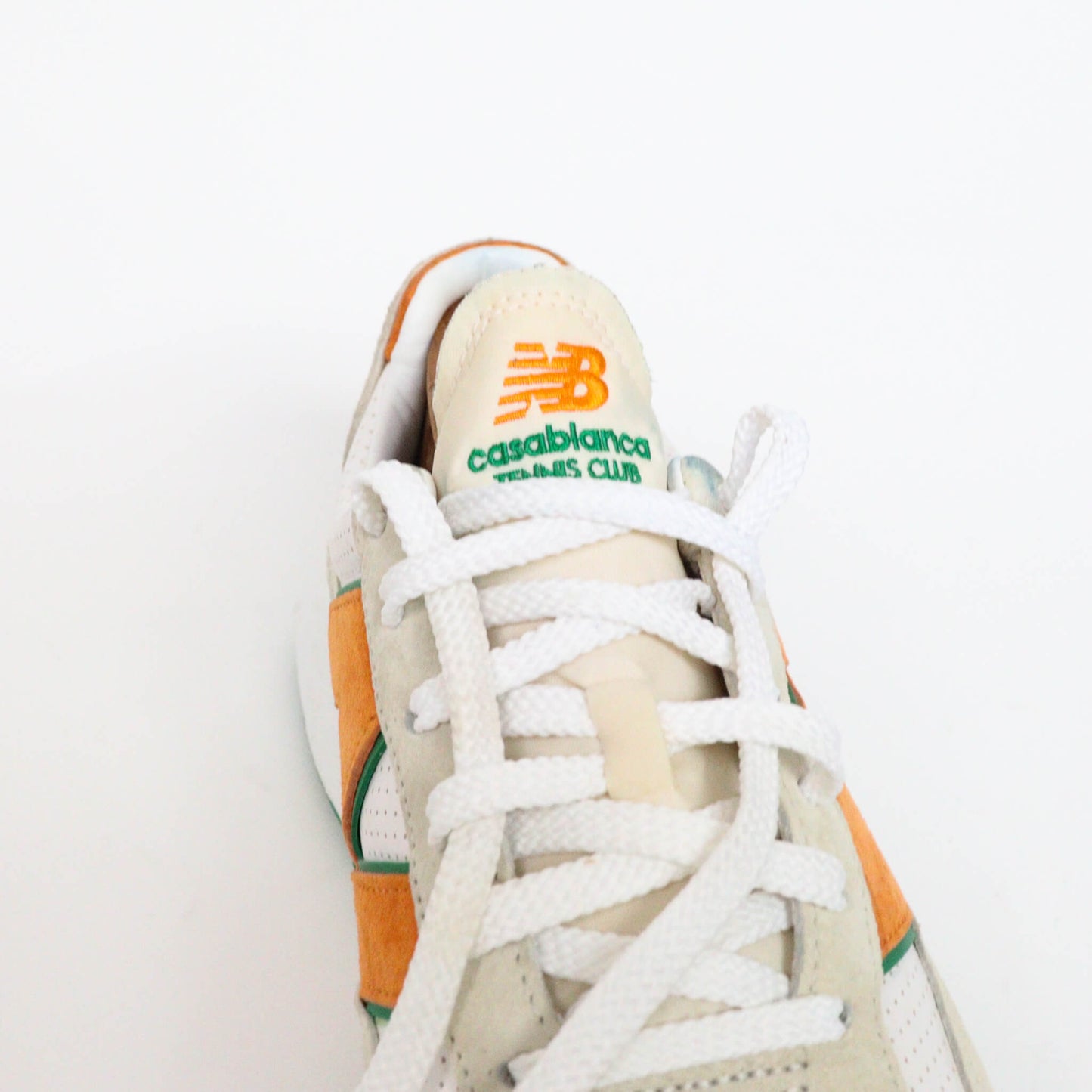 Tenis New Balance x Casa Blanca