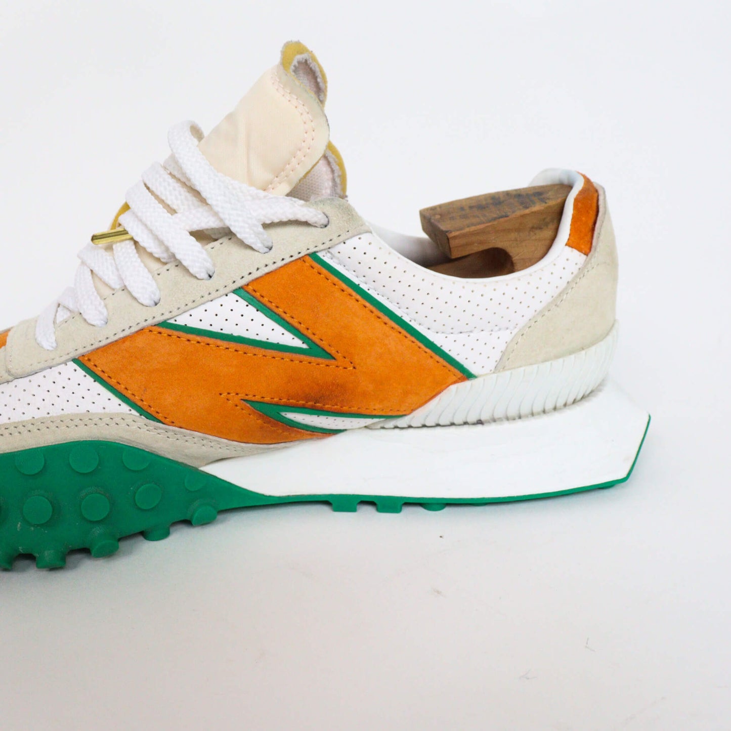 Tenis New Balance x Casa Blanca