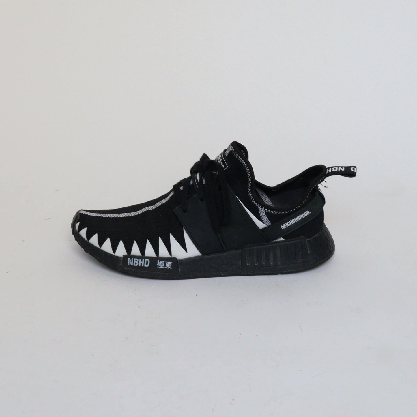 Tenis Adidas x Neighborhood